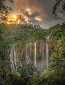 JAVA TUMPAK SEWU WATERFALL TOURISM JAVA TOURIM TRAVEL, BROMOECOTOURISM, BROMO SUNRISE TOUR, BROMO IJEN TOUR